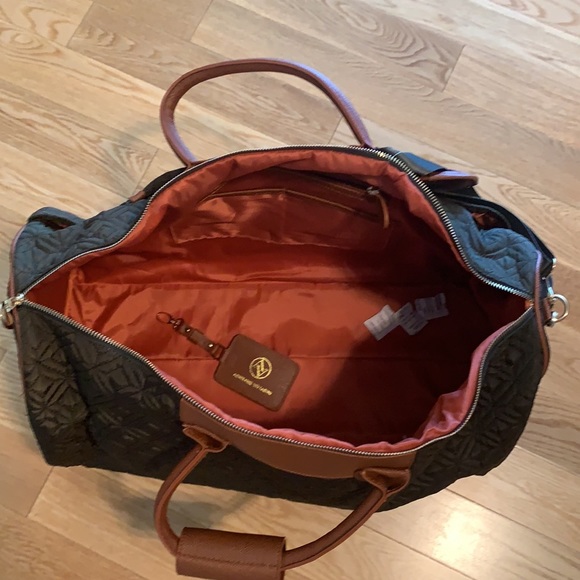💥HOT BUY! ADRIENNE VITTADINI Quilted Nylon Duffle - Picture 5 of 11